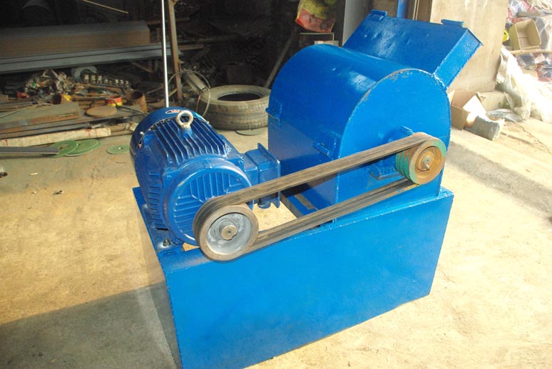 粉餅機(jī)，碎餅機(jī)，大餅打碎機(jī)，花生茶籽大豆餅粉碎機(jī)